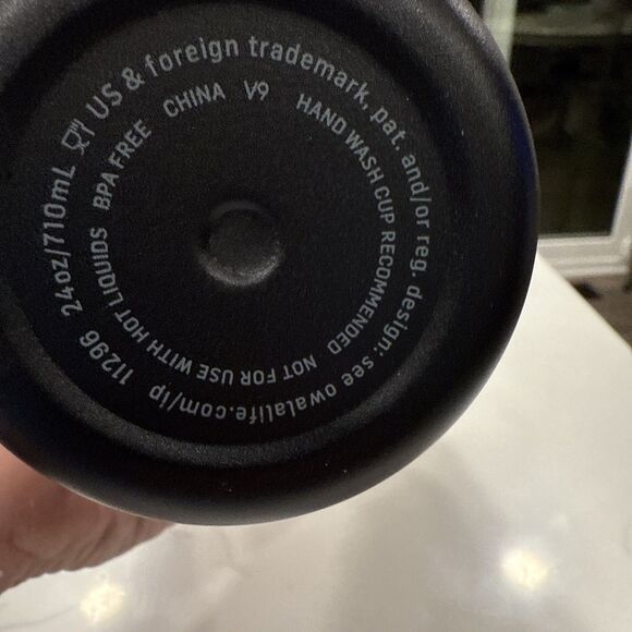 Owala FreeSip Insulated Stainless Steel Water Bottle Straw 24oz Very Very Dark - Picture 3 of 10